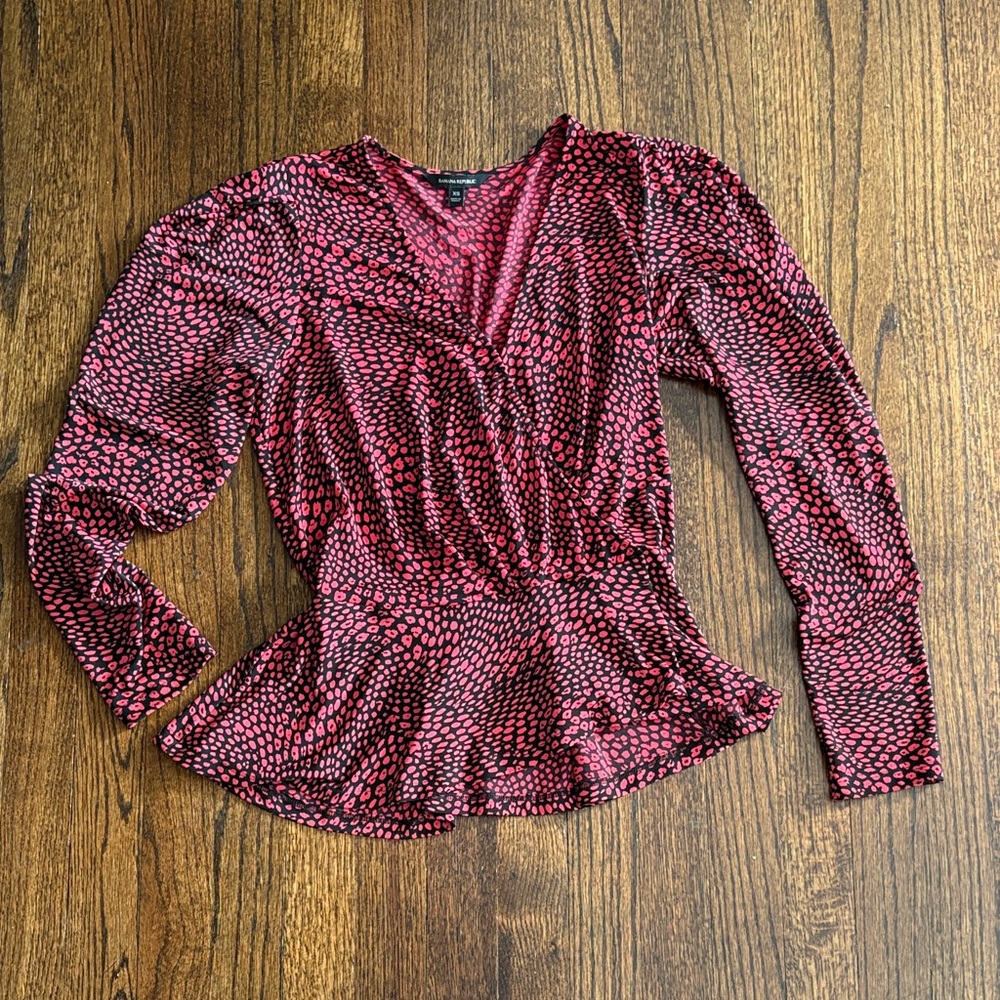 Banana Republic Stylish red and black  patterned Women's blouse size XS